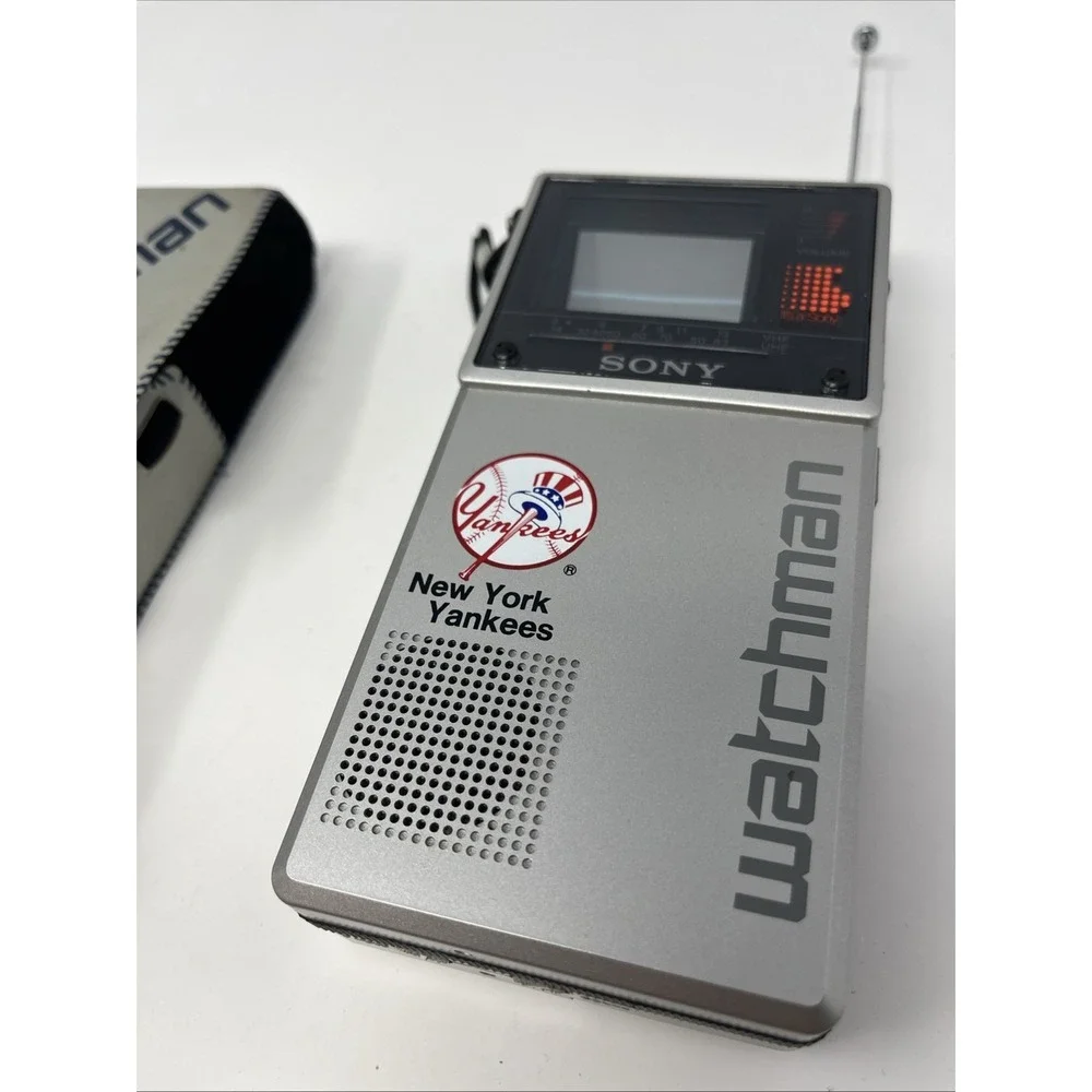 SONY WATCHMAN FD-20A Mini Portable Black White TV AM/FM VHF UHF New York Yankees